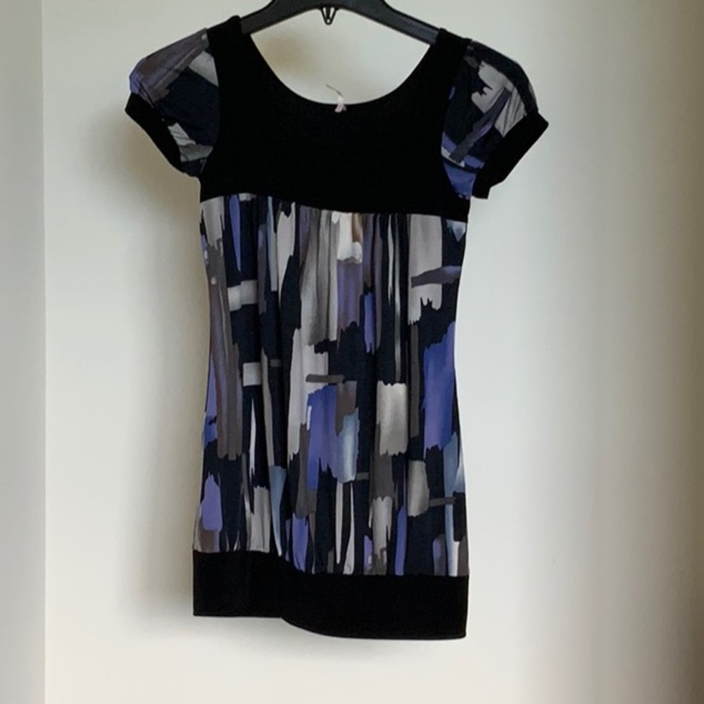Short sleeved top